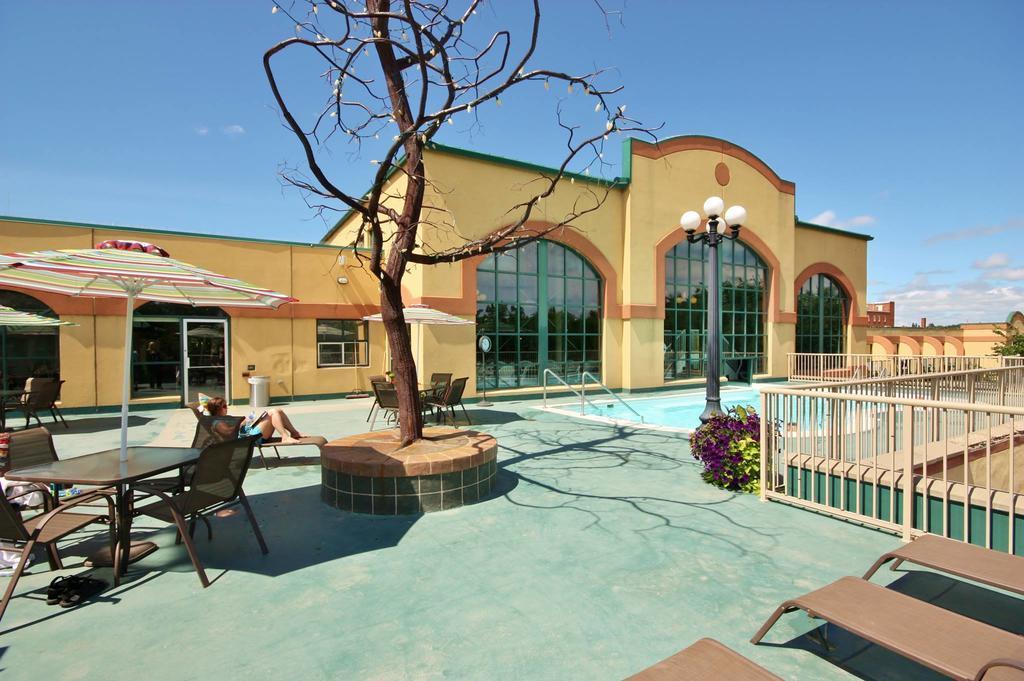Temple Gardens Hotel & Spa Moose Jaw Exterior photo